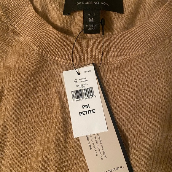 Banana Republic merino wool crewneck sweater - Picture 3 of 3